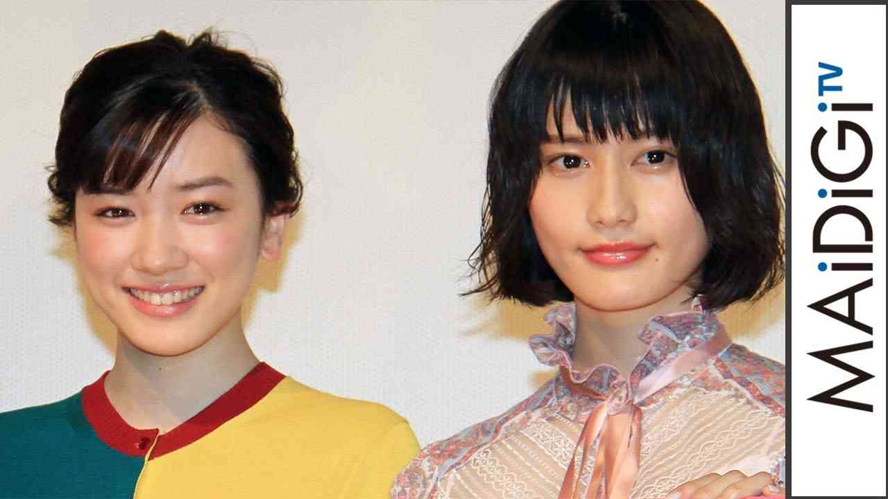 橋本愛、クラシカルな総柄ブラウス＆個性派パンツ　永野芽郁は“アート”なスカートコーデ　映画「PARKS パークス」初日舞台あいさつ - YouTube