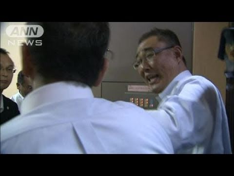 「橋下維新の会」強行で紛糾・・・府議定数削減を可決（11/06/04） - YouTube
