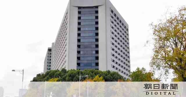 アパート1階、石でガラス割り侵入か　容疑の男、自宅に下着100着：朝日新聞デジタル