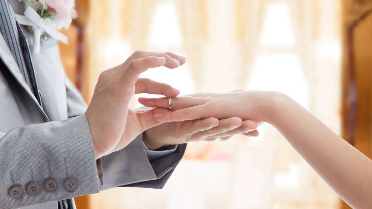 平均給与389万円…「そんな年収で結婚できない！」20代会社員の悲痛（幻冬舎ゴールドオンライン） - Yahoo!ニュース