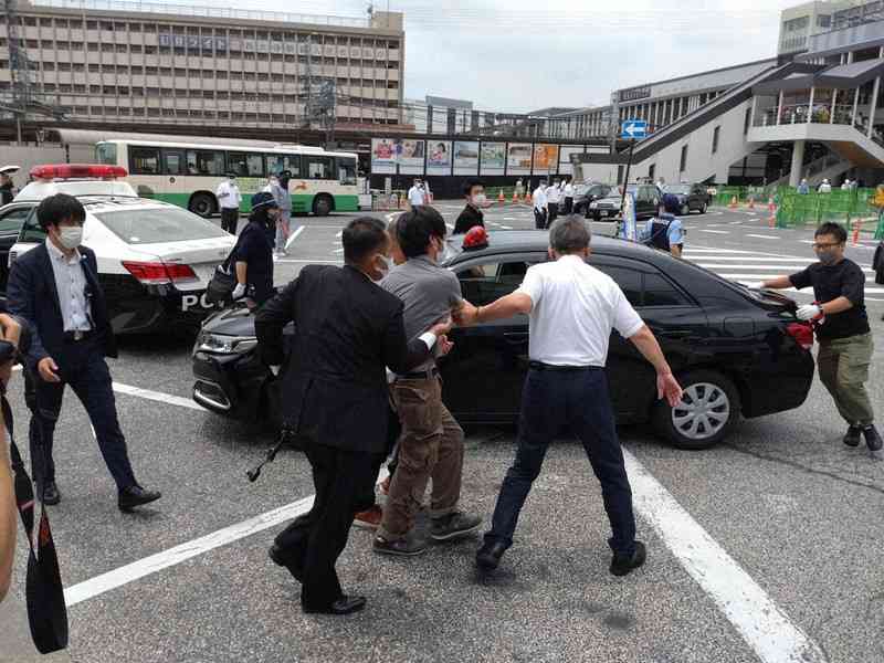 安倍元首相銃撃の容疑者「特定の宗教団体幹部を狙っていた」と供述