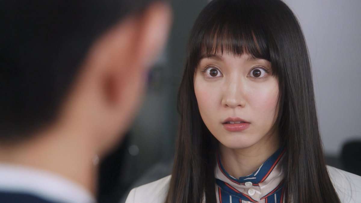 吉岡里帆、黒ワンピのクールビューティーショットで抜群のスタイル披露「めっちゃ素敵です」