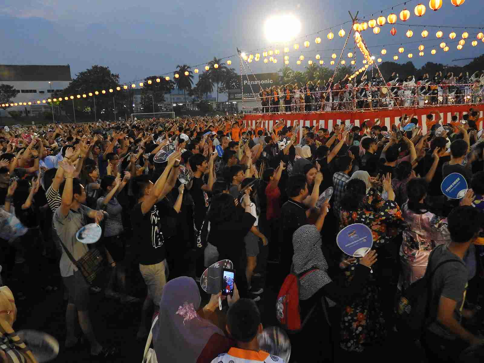 日本そのもので規模は日本以上!?　在住YouTuberに聞くマレーシア盆踊り大会の盛り上がり
