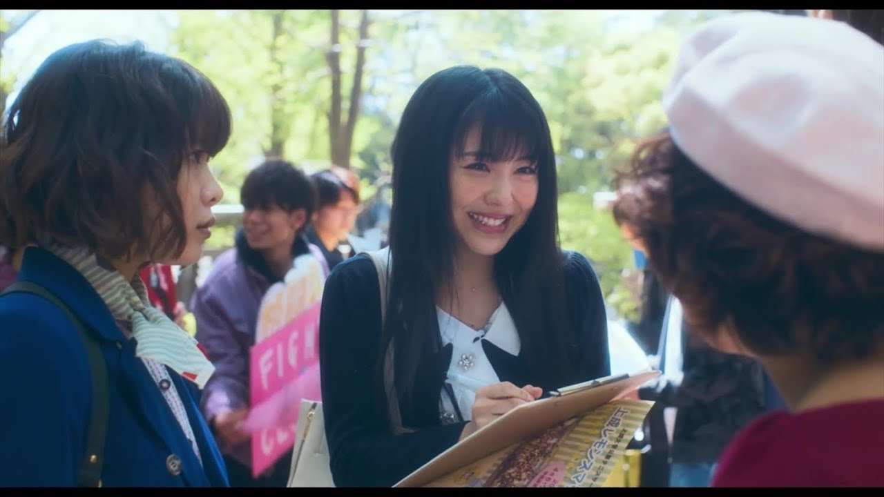 親友となる真奈（岸井ゆきの）とすみれ（浜辺美波）がはじめて出会う本編映像～映画『やがて海へと届く』【2022年4月1日公開】 - YouTube