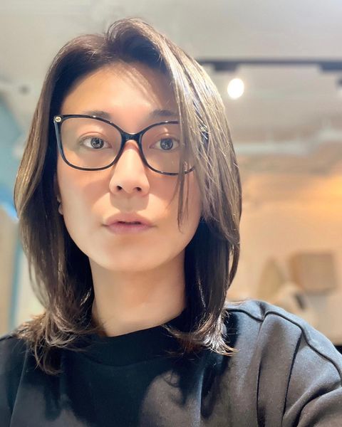 氷川きよし「髪色を落ち着かせてみた!」 新ヘアカラー&メガネショットに反響「どんどんきれいに」