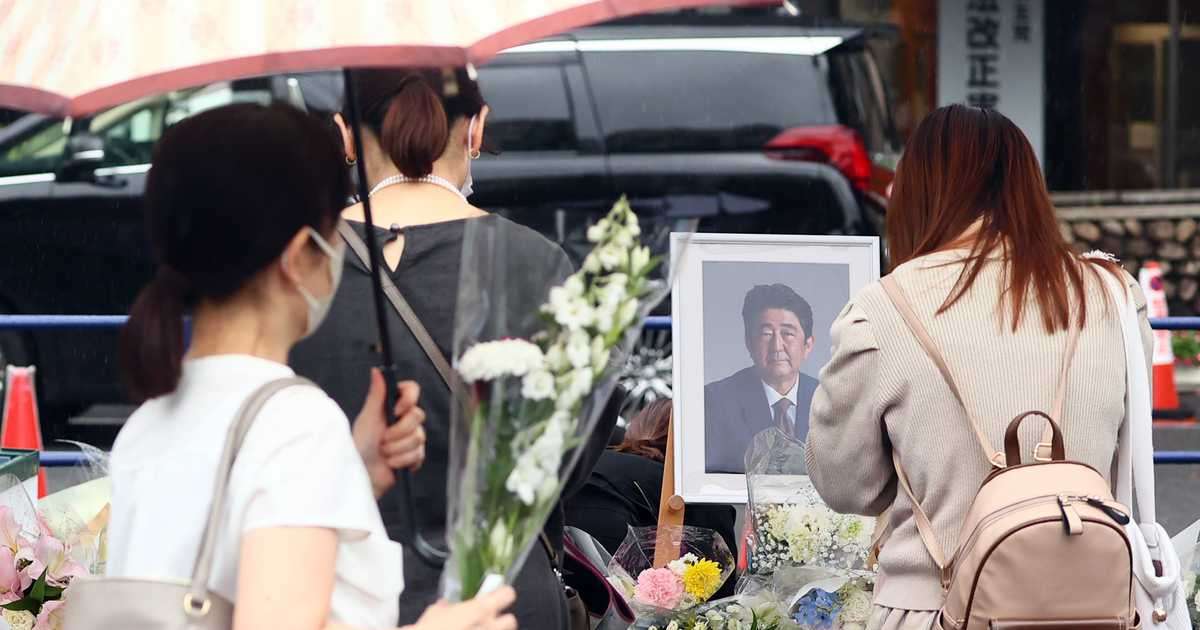 安倍氏死去　自民本部献花台に１万８千人　記帳などの外国大使ら１００人超 - 産経ニュース