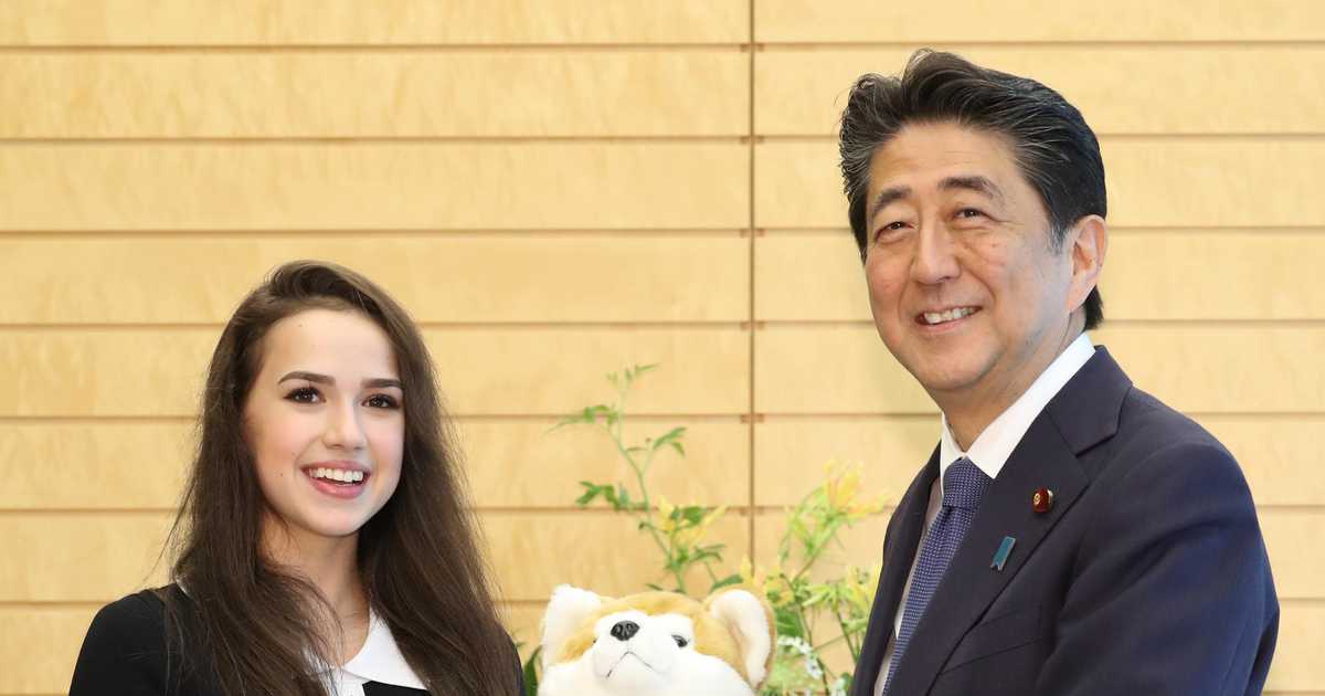 【安倍晋三元首相を悼む】ザギトワさん、秋田県「マサル」贈呈式の写真とともに日本語で「謹んでお悔やみ申し上げます」 - サンスポ