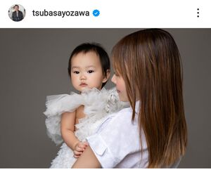 「秒速で1億円稼ぐ男」与沢翼氏、激やせ短パン姿＆美人妻と顔出し2ショ「奥様スタイル良くて凄い美人」