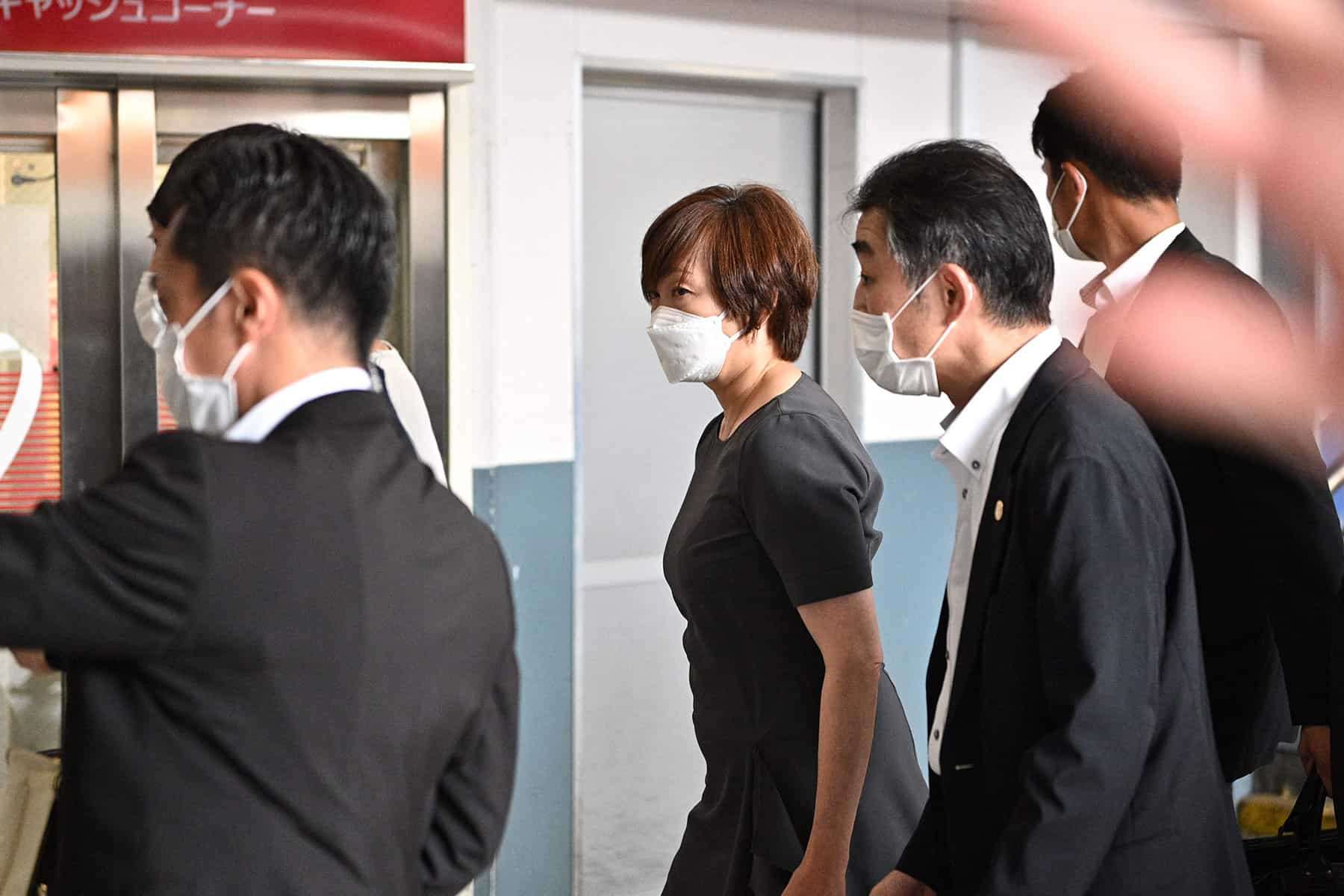 安倍元首相が待っていた妻の到着…「対面8分後の死亡確認」で遺された昭恵さんに心配の声