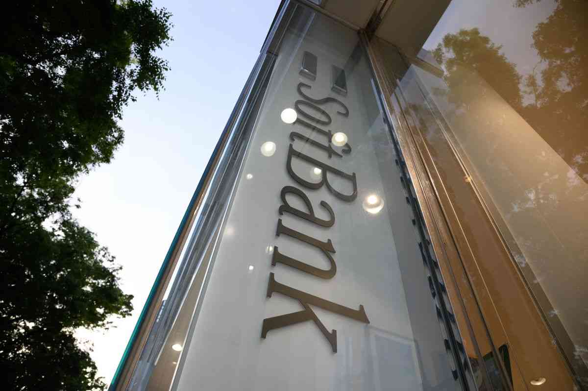 ソフトバンクＧ株１カ月半ぶり高値、アリババが香港プライマリー上場 - Bloomberg