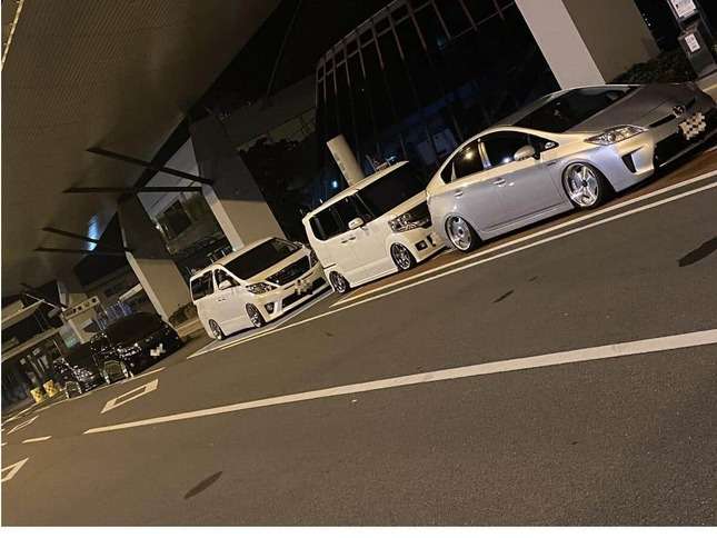 公道ふさぎ「車の撮影会」…ツイッターで画像拡散 高松空港が警告、香川県警は捜査へ