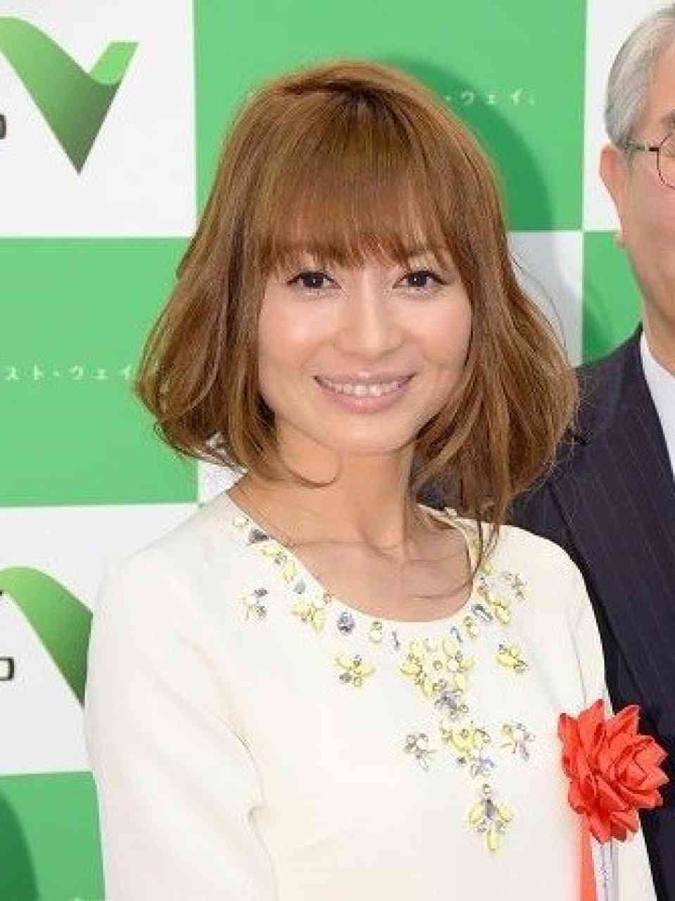 新山千春、遠征中の合間に子どもを預けて朝まで不倫に明け暮れた？“家族愛”の裏側で2度の不倫疑惑【芸能界“ドロ沼”不倫ファイル】 | リアルライブ