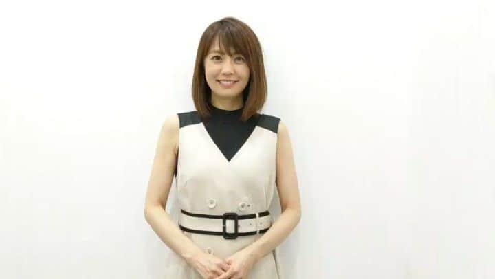 小林麻耶さんのインスタグラム動画 - (小林麻耶Instagram)「✨英語で話してみました✨  ライザップ イングリッシュで学び中！ . . こんにちは！麻耶です！ お元気ですか？私は元気です。 今日は夫の誕生日です。３６歳になりました。 今日の午前中、艶メイクを友達に教えてもらいました。今日はいつもより素敵にしたかったのです。どうですか？！ 午後は、RIZAP ENGLISHに一緒に行って勉強してきました。私達は英語の勉強をとても楽しんでいます。 今夜は、夫に料理を作ります！ あきらくんが、簡単な料理