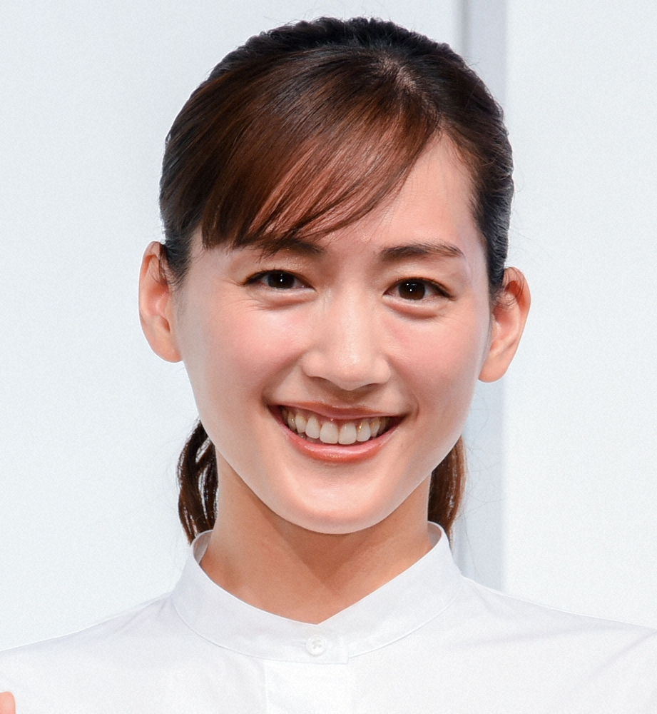 綾瀬はるか主演“月9”「元彼の遺言状」　初回は12・1％、14作連続の2桁発進― スポニチ Sponichi Annex 芸能