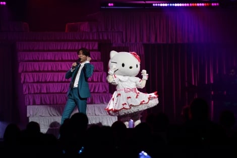 ハローキティ、山崎育三郎のライブに特別出演 「ポップコーンの歌」生披露で5000人メロメロ