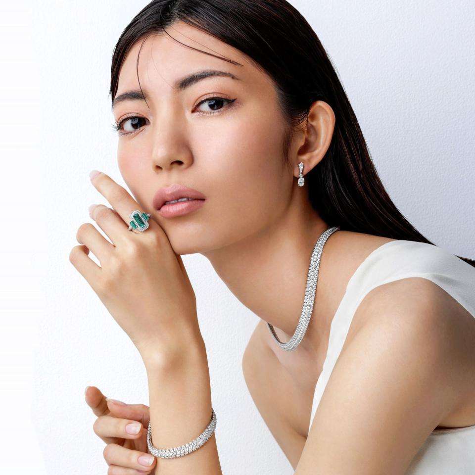 仲村トオル＆鷲尾いさ子の長女・美緒　ハイジュエリーブランド「NADIA」の顔に