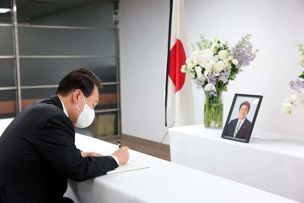 「アベなきキシダ」なら騙せるはずが…　韓国は安倍元首相死去で右往左往（デイリー新潮） - Yahoo!ニュース
