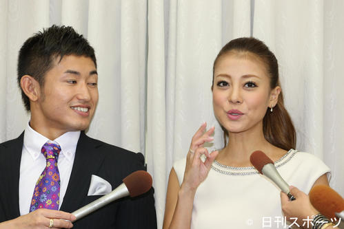 あびる優と長女が3月に面会　親権と監護権持つ格闘家の才賀紀左衛門が明かす