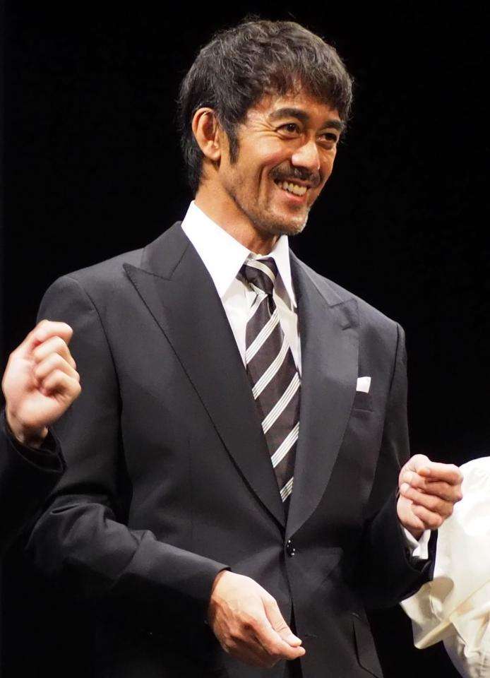 阿部寛 撮影中ポケットにクワガタ「小さかったので、入れておこうと」
