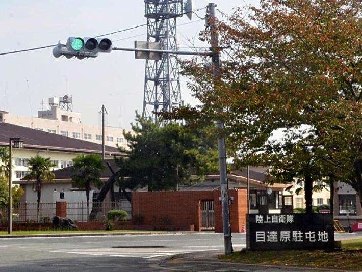 陸自ヘリ２機に地上からレーザー照射、訓練中の搭乗員計１９人にけがなし : 読売新聞オンライン