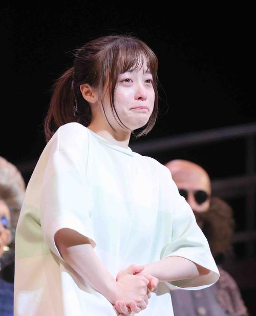 橋本環奈「千と千尋」大千秋楽で号泣、無念休演の上白石萌音涙声メッセージにみるみる顔ゆがめ - 芸能 : 日刊スポーツ