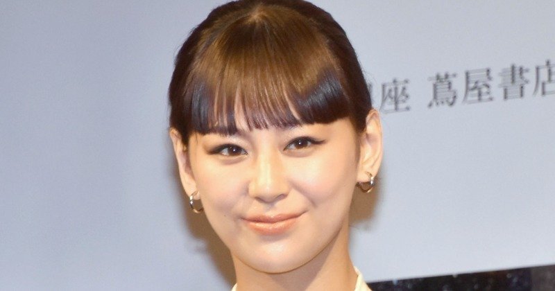 西内まりや、“透け水着”姿に反響「スタイルバグっとる!!」「横通りすぎたら二度見して事故るね」 | ORICON NEWS