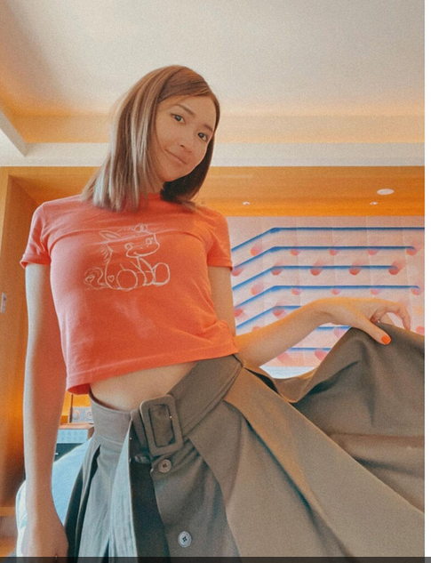 紗栄子、お腹見せコーデで美くびれを披露「いつも可愛い」の声