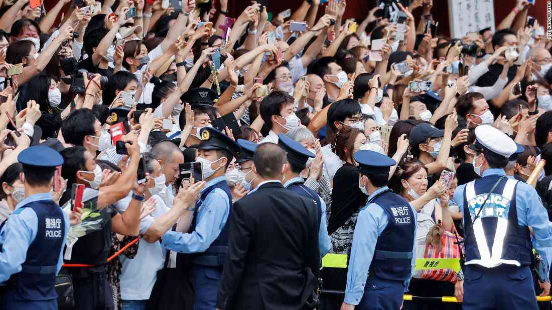 Shinzo Abe funeral: Crowds gather in Tokyo to say final farewell to former Japanese Prime Minister  - CNN
