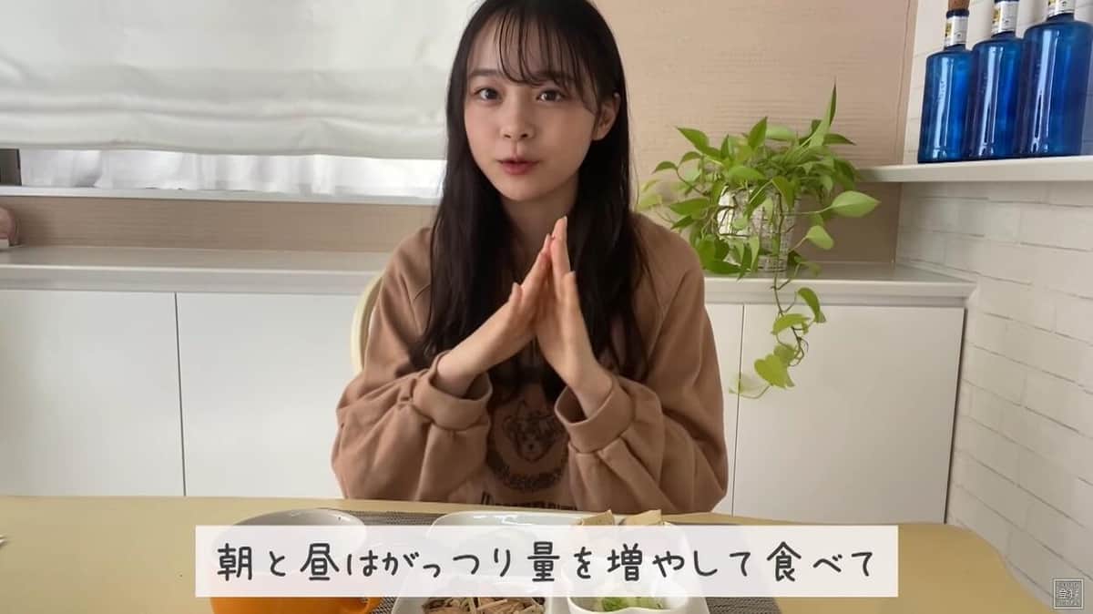 人気10代モデル「朝昼はガッツリ食べます」献立紹介も...　ネット衝撃「こんな量15秒で食べちゃう」: J-CAST ニュース