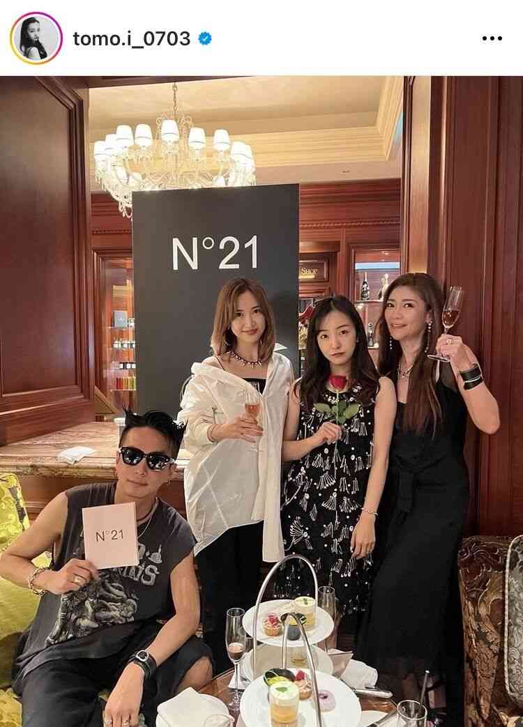 アニサキス食中毒から回復の板野友美、紗栄子らとイベントに登場「元気になってよかった」とファン安ど