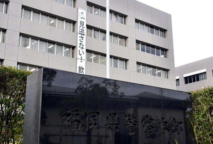 電車内で男がドア蹴り、はさみをなめた後にライターで紙に火付ける…乗客が非常ボタン : 読売新聞オンライン