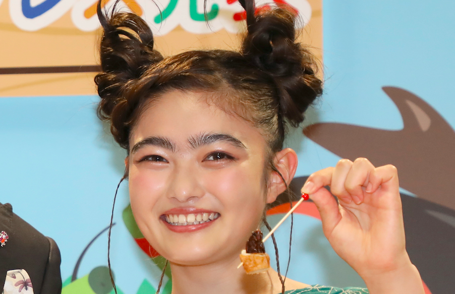 井上咲楽となえなの、新作ランジェリーでボリュームのある谷間披露! 背伸び気分アイテム着こなす『PEACH JOHN』ビジュアル公開
