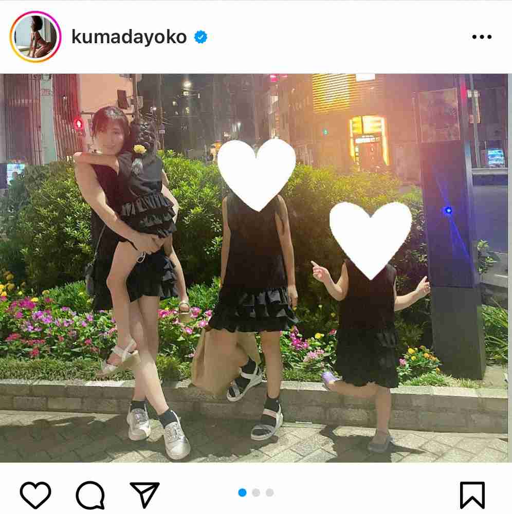 熊田曜子　娘たちとのおそろいコーデ披露　キュートなミニワンピ姿に「女神一族」「こんなママ神」