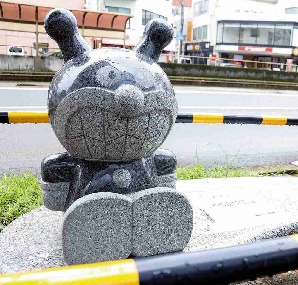 蹴り倒された「ばいきんまん」の左角復活、費用の22万3300円は容疑者に請求へ