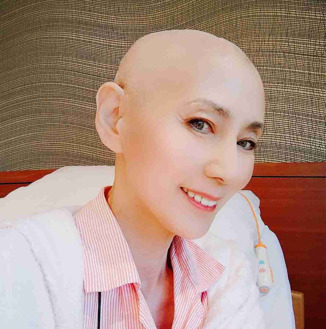 食道がんの秋野暢子、スキンヘッド姿をブログに公開「副作用で毛が抜ける前剃っちゃた」