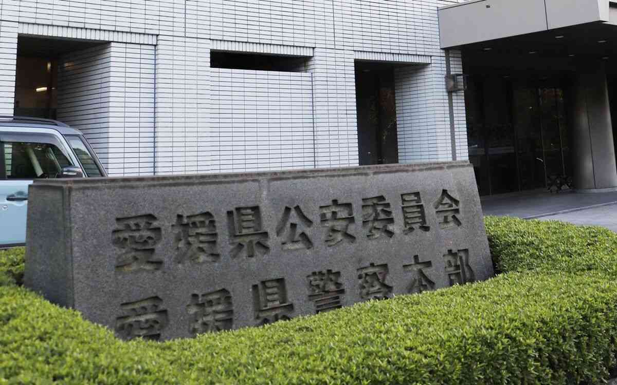 無理やりキス、胸やスカートの中を触られ…保険外交員の告発で愛媛県警の現役警官が書類送検 | 文春オンライン