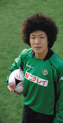 桐谷美玲、クルクル“ボンバーヘア”に変身「何でも似合う」「菅田くんみたい」と反響