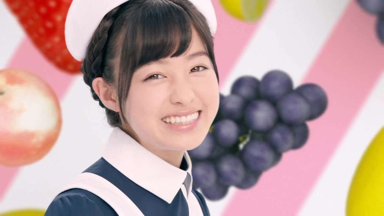 橋本環奈、メンソレータムのナース帽ショットが「ヤバ…可愛いすぎ」「天使」と話題