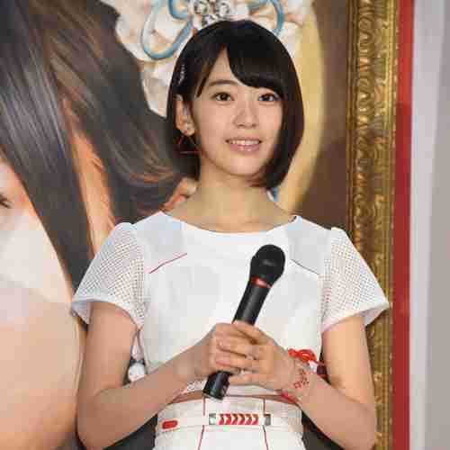 宮脇咲良『SEE LV』レセプションイベント登場 ルイ・ヴィトン纏いミニスカートから美脚