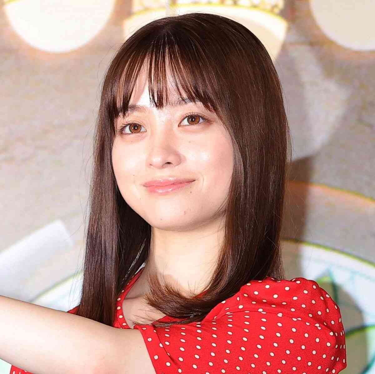 橋本環奈、メンソレータムのナース帽ショットが「ヤバ…可愛いすぎ」「天使」と話題