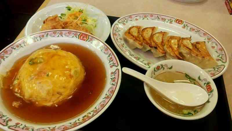 人気10代モデル「朝昼はガッツリ食べます」献立紹介も...　ネット衝撃「こんな量15秒で食べちゃう」