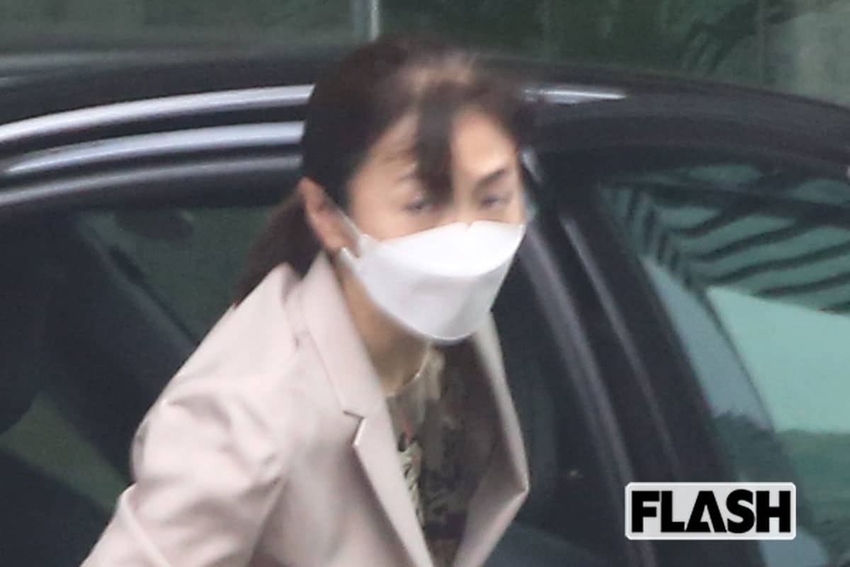 生稲晃子氏 新人なのにすっかり“センセイ“待遇…政界ご出勤は「運転手付き黒塗りクラウン」 | Smart FLASH/スマフラ[光文社週刊誌]