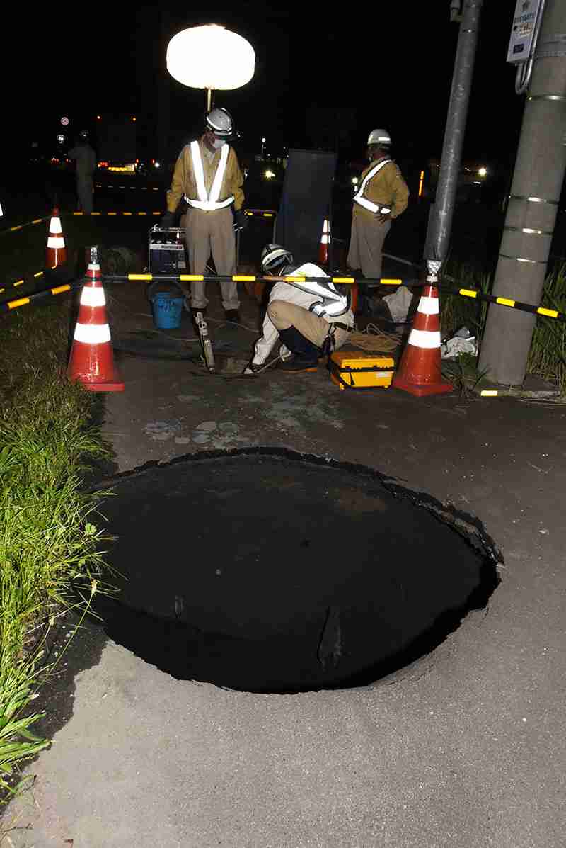 突然…道路の“陥没”相次ぐ 専門家は「猛暑」の影響を指摘