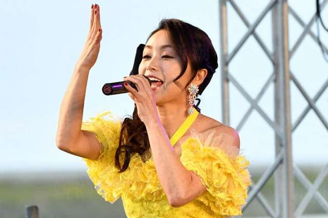 酒井法子の生い立ちが壮絶「父親」は組長で事故死「母親」は4人で不審死「弟」も組員という家族事情 | まるっとログ