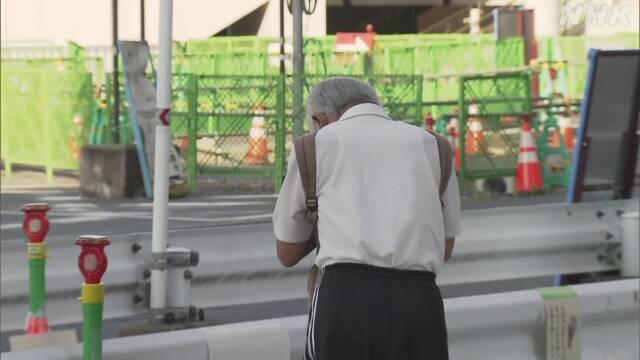 安倍元首相銃撃事件から1か月 きょうも追悼する人の姿 奈良 | NHK | 安倍晋三元首相 銃撃