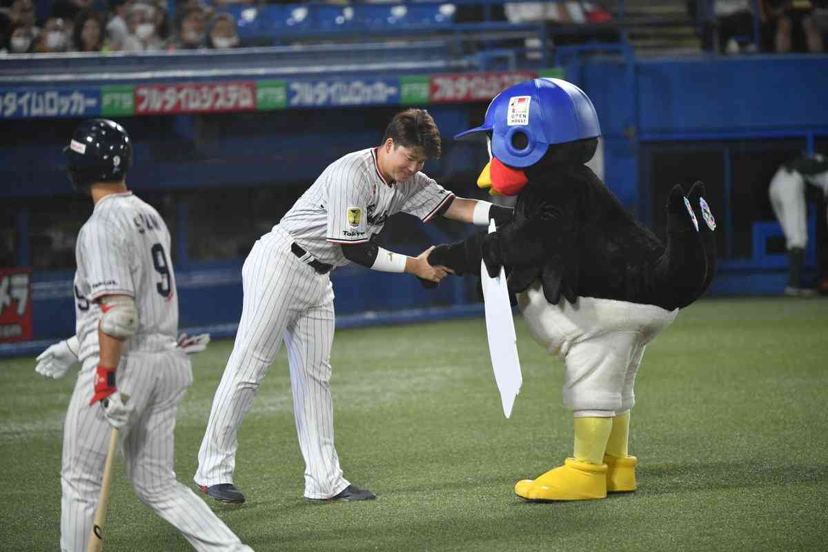 つば九郎　主催2000試合出場達成でトレンド入り！「お祭り感凄い」「選手以上に豪華」「ホッコリ」