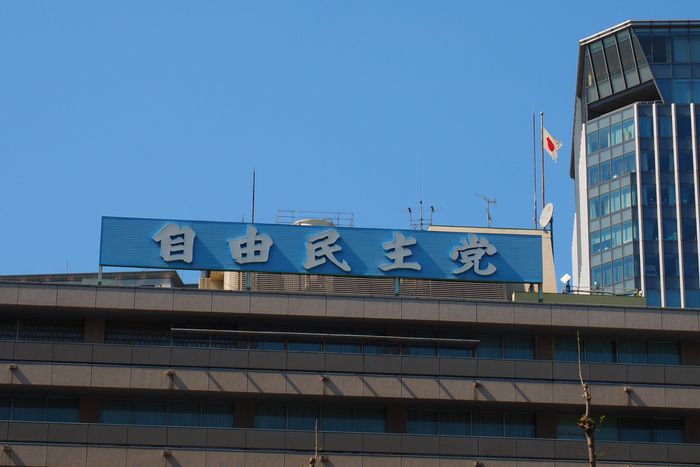 旧統一教会、20代美人信者の「濃厚すぎる性接待」で自民大物議員が大ピンチ？愛人、ハニトラ秘書、児童売春…韓国カルト“血分け儀式で日本支配”に現実味 | マネーボイス