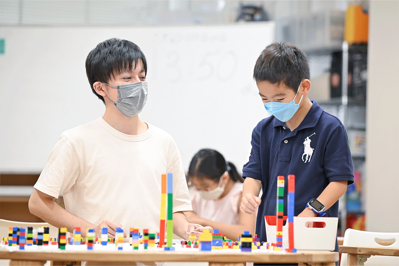 小学生が仕事を学ぶ「探究学習塾」“ドリルや問題集”から“職業を擬似体験”へ、新時代の塾に潜入！ | 週刊女性PRIME