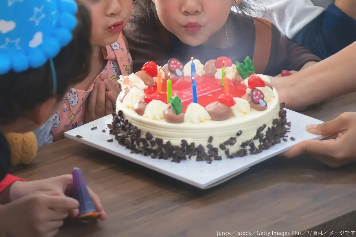子供を亡くした友人を娘の誕生日パーティに招待した女性　友情こじれるも世間は擁護