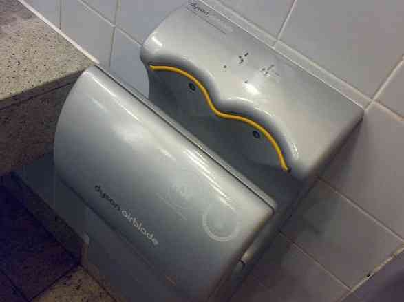 トイレにある高速ハンドドライヤーはペーパータオルの1300倍汚い！？最新研究で衝撃の事実が判明 ｜ ガジェット通信 GetNews
